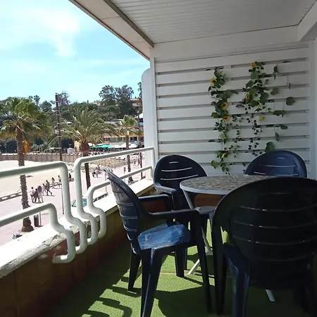 Piso Jover En Primera Linea Del Mar !! *