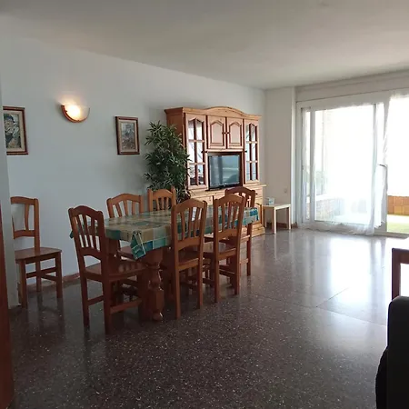 아파트 Piso Jover En Primera Linea Del Mar !! *